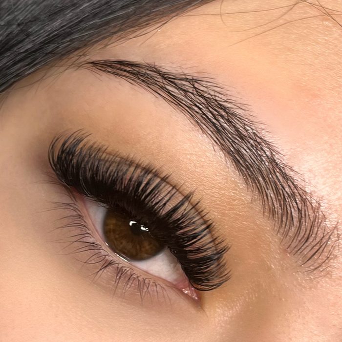 Lash extensions by Naahi