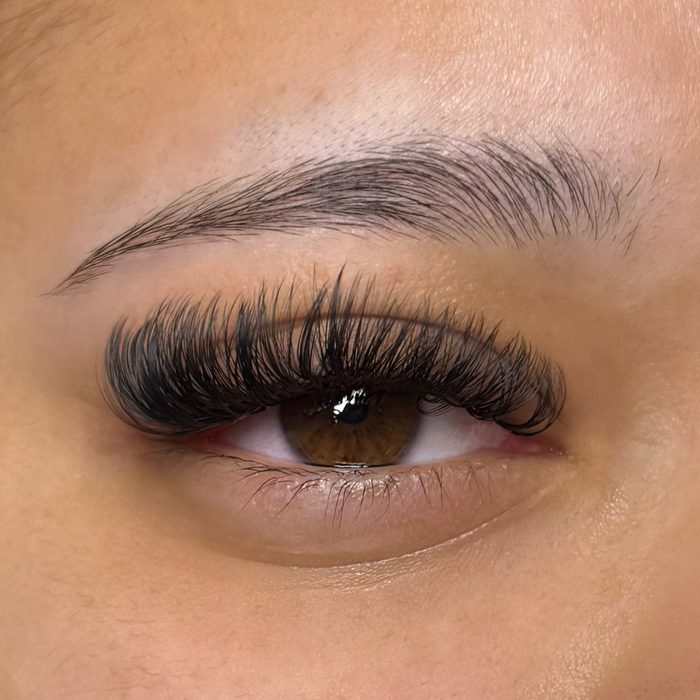 Lash extensions by Naahi