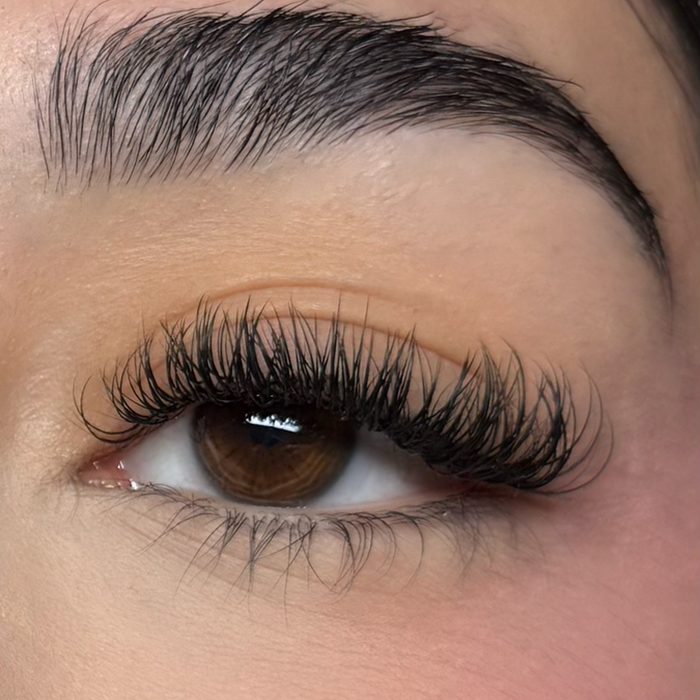 Lash extensions by Naahi