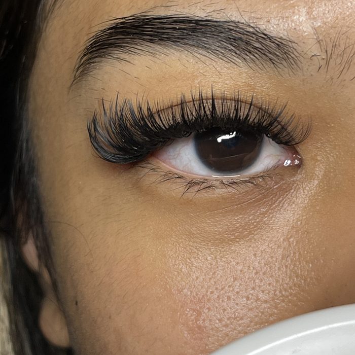 Lash extensions by Naahi