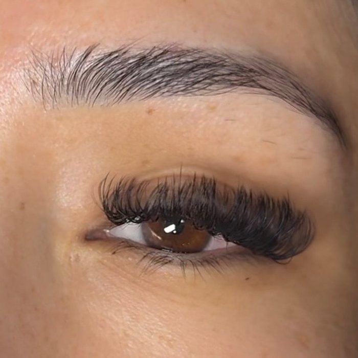 Lash extensions by Naahi