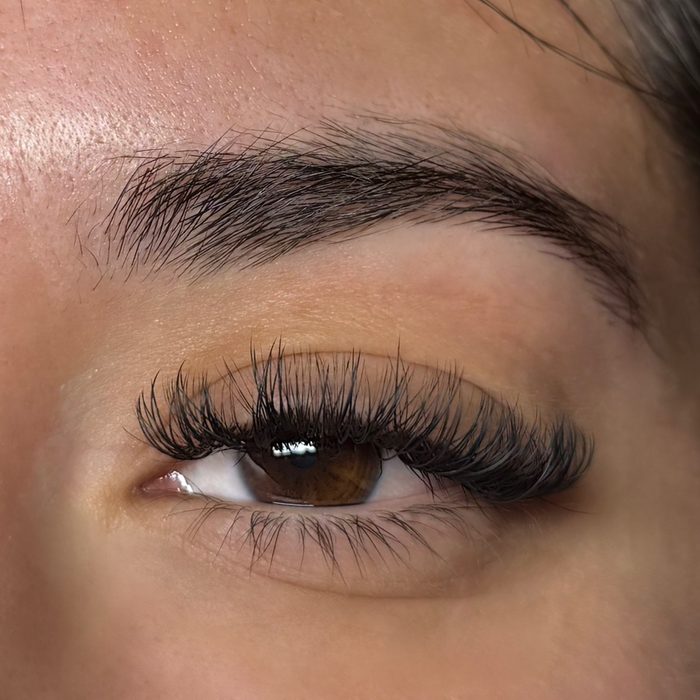 Lash extensions by Naahi
