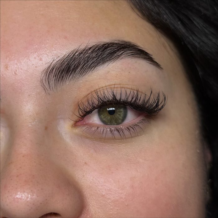 Lash extensions by Naahi