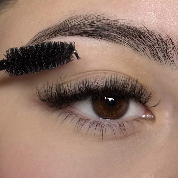 Lash extensions by Naahi